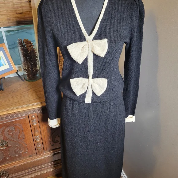 VINTAGE 80'S HAND LOOMED KNIT BOW DRESS BY HARLAN - Picture 2 of 11